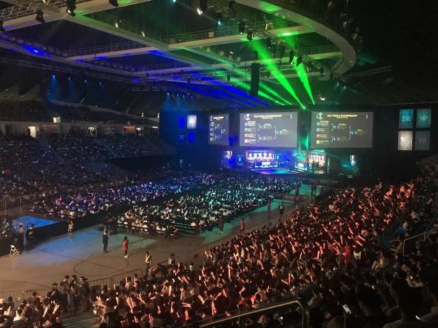 场便展现出 场便展现出