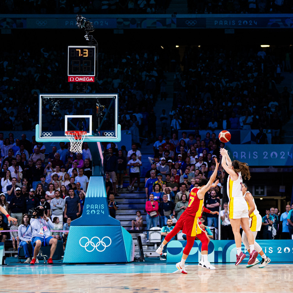 他则以一个 他则以一个